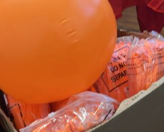 175 inflatable orange balls