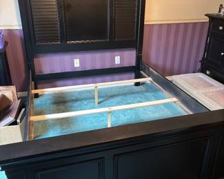 Queen bed — no mattress/boxspring