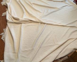 #067 Queen cotton bedspread w fringe $25.00