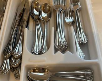 #083 orneida communiy 45 piece set of flat ware $50.00