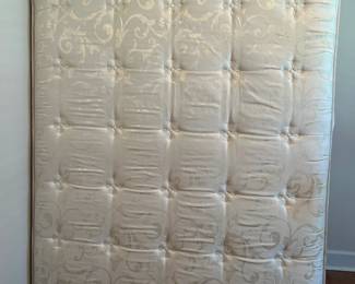 #003 Sealy queen size mattress set $100.00