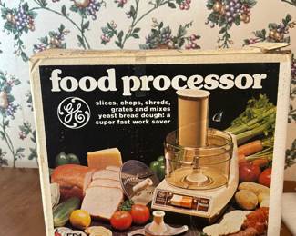 #085 food processer GE $25.00