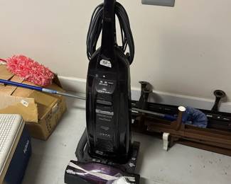 #089 Kenmore progressive vac with bags $50.00