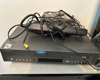 #046 Samsung dvd/vhs player $40.00