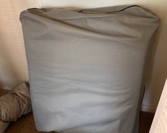 New roll away bed with zippered cover