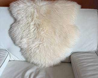 Sheepskin rug 2/2