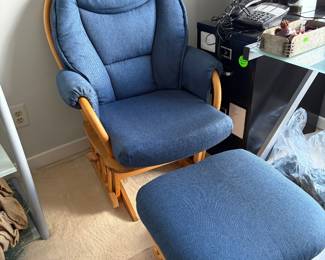 Rocking chair in GREAT Condition