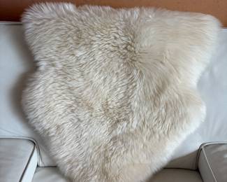 Sheepskin rug 1/2
