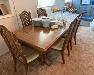 Dining Table, 2 Extension Leaves and 6 Chairs