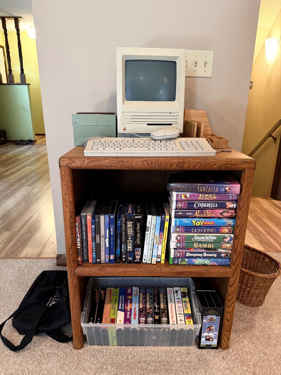 vintage Apple Macintosh SE computer (it works!)