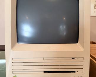 vintage Apple Macintosh SE computer