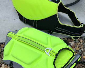 Dog items, dog life vests 