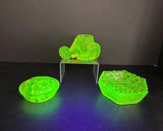 Lot 6894 Yellow Uranium Glassware