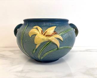 Lot 6686 Roseville Art Pottery Zephyr Lily 6716 Jardiniere