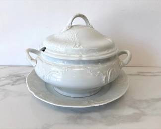 Lot 6692 Rosenthal Group Classic Rose Collection Covered Tureen