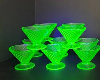 Lot 6772 Vintage Uranium Glass Sorbet Cups More
