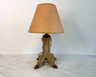 Lot 6890 Vintage Taxidermy Deer Hoof Table Lamp