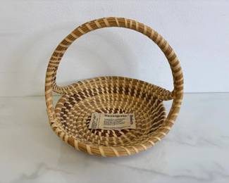 Lot 6759 Charleston SC Sweetgrass Basket