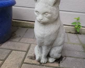 Solid stone cat