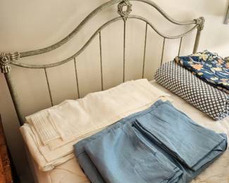 Metal bed