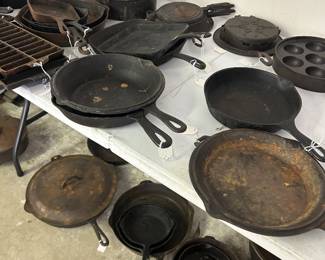 We have a various variety of Vintage Griswold,Favorite,Chicago stove ,Martin,Wagner, BSR and Lodge.