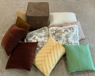 Storage Ottoman Decorative Throw Pillows