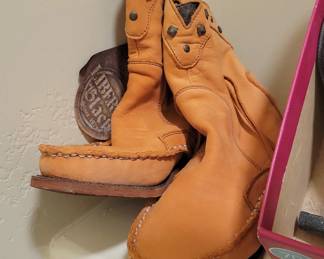 Ladies boots