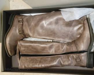 Ladies boots
