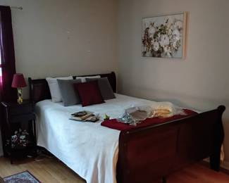 Sleigh bed , Queen size bed