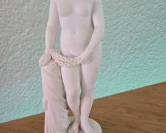 White Marble Figurine of Venus de Milo