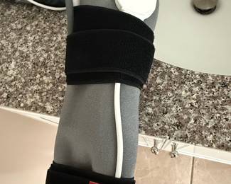 Compression Arm Sleeve with White Circular Device