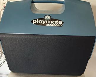 Igloo Playmate Maxcold Cooler