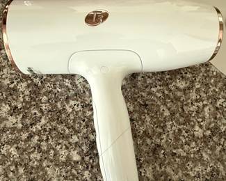 T3 Cura Luxe Hair Dryer