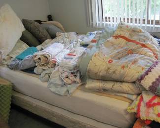 Sheet Sets/ Blankets/ Pillows, Afghans
