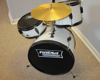 First Act Discovery small Drumset