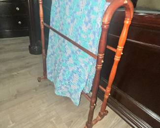BLANKET STAND