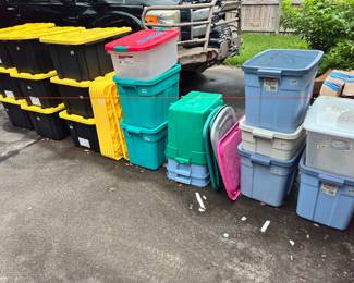 LOLTS OF STORAGE CONTAINERS
