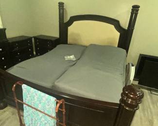 KING 4-POSTER BED w/ DUAL ADJUSTABLE UNIT