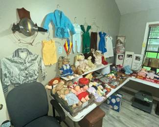 DOLLS & CHILDREN'S CLOTHING