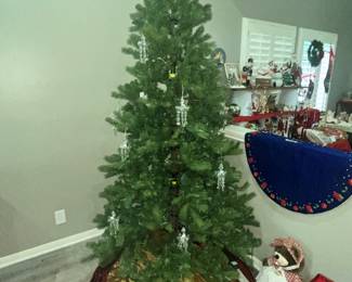 LARGE CHRISTMAS TREE