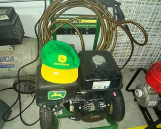 NICE JOHN DEERE PRESSURE WASHER