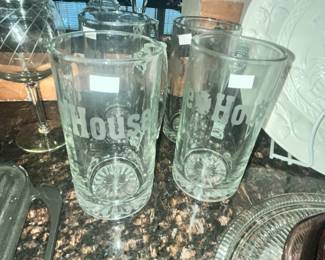 4 MUGS