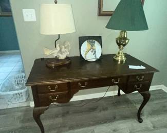 VINTAGE ETHAN ALLEN DESK (NEEDS REFINISHING)