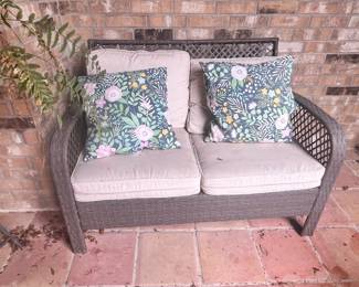 NICE SETTEE