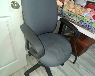 OFFICE CHAIR
