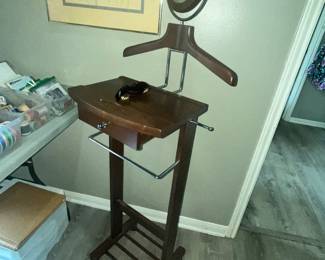 NICE VALET STAND