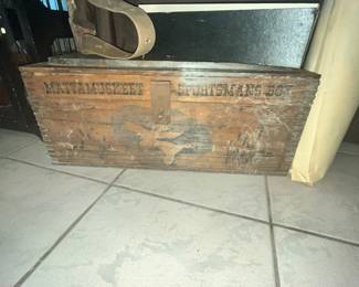 VINTAGE SPORTSMAN BOX