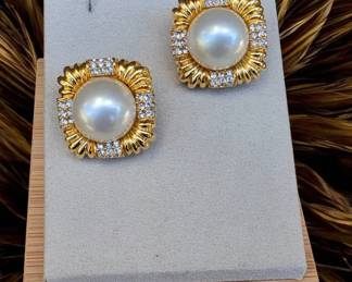 085 Ciner Vintage Classic Faux Pearl And Rhinestone ClipOn Earrings