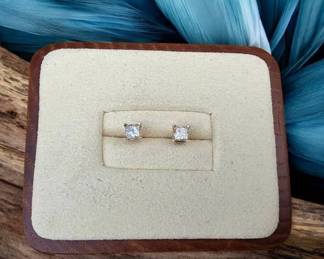 01 090 14kt Yellow Gold Princess Cut Diamond Earrings Tested
