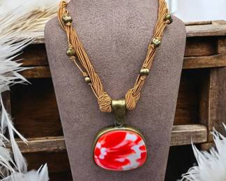 016 Coldwater Creek Mother Of Pearl Ceramic Necklace